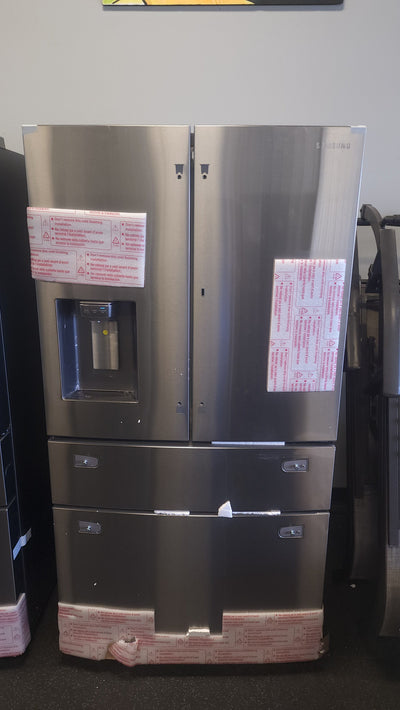 Samsung 28 cu. ft. 4-Door French Door Refrigerator with Food Showcase and External Water and Ice Dispenser!

-Brand new, still has original factory plastics