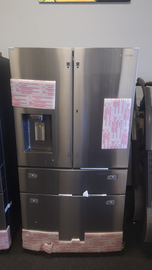 Samsung 28 cu. ft. 4-Door French Door Refrigerator with Food Showcase and External Water and Ice Dispenser!

-Brand new, still has original factory plastics