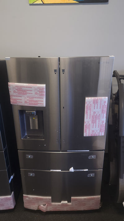 Samsung 28 cu. ft. 4-Door French Door Refrigerator with Food Showcase and External Water and Ice Dispenser!

-Brand new, still has original factory plastics