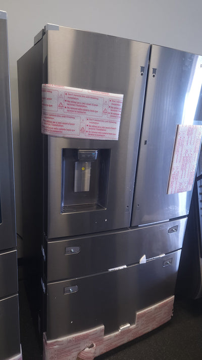 Samsung 28 cu. ft. 4-Door French Door Refrigerator with Food Showcase and External Water and Ice Dispenser!

-Brand new, still has original factory plastics