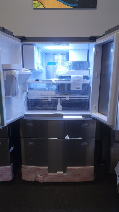 Samsung 28 cu. ft. 4-Door French Door Refrigerator with Food Showcase and External Water and Ice Dispenser!

-Brand new, still has original factory plastics