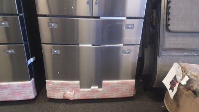 Samsung 28 cu. ft. 4-Door French Door Refrigerator with Food Showcase and External Water and Ice Dispenser!

-Brand new, still has original factory plastics