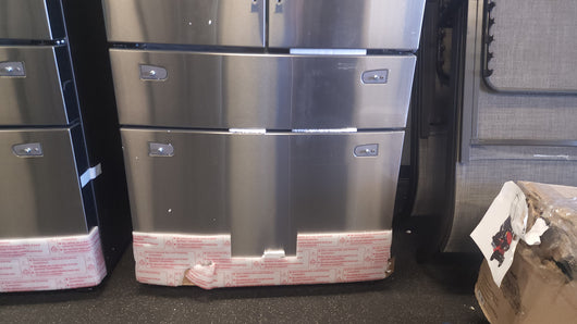Samsung 28 cu. ft. 4-Door French Door Refrigerator with Food Showcase and External Water and Ice Dispenser!

-Brand new, still has original factory plastics