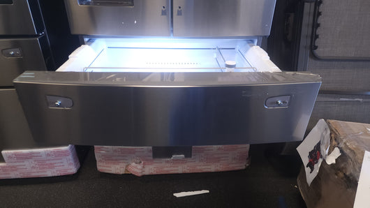 Samsung 28 cu. ft. 4-Door French Door Refrigerator with Food Showcase and External Water and Ice Dispenser!

-Brand new, still has original factory plastics