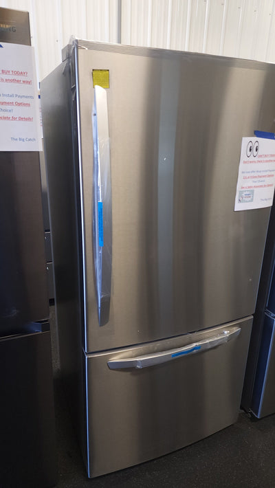 LG 26 cu. ft. Bottom Mount Freezer Refrigerator!

-Brand new, still has original factory plastics
