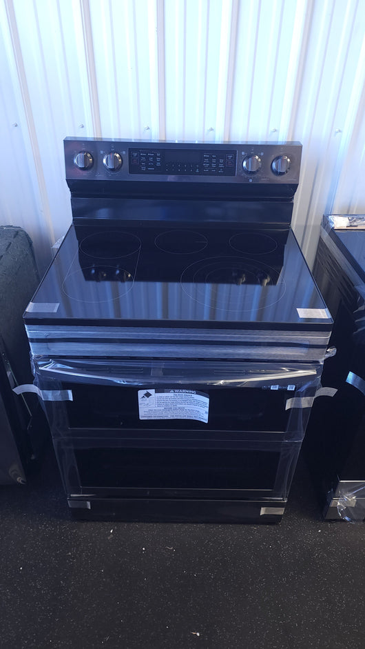 Samsung 6.3 cu. ft. Smart Freestanding Electric Range with Flex Duo Air Fry & Griddle!

-Brand new out of the box, still wrapped in factory plastics