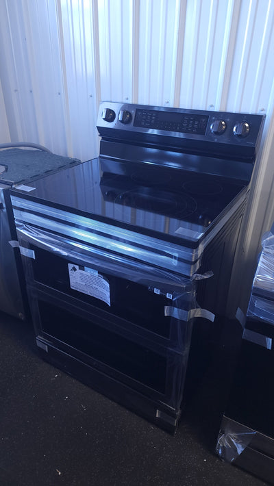 Samsung 6.3 cu. ft. Smart Freestanding Electric Range with Flex Duo Air Fry & Griddle!

-Brand new out of the box, still wrapped in factory plastics