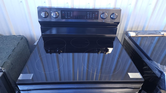 Samsung 6.3 cu. ft. Smart Freestanding Electric Range with Flex Duo Air Fry & Griddle!

-Brand new out of the box, still wrapped in factory plastics