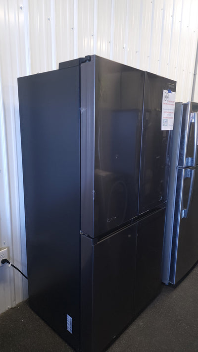 Samsung 23 cu. ft. Smart Counter Depth 4-Door Flex Refrigerator with AutoFill Water Pitcher and Dual Ice Maker, Black Stainless! (SEE DESCRIPTION & PHOTOS)

-Brand new, still have factory plastics