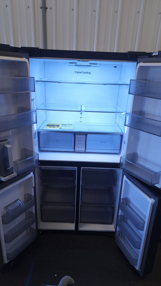 Samsung 23 cu. ft. Smart Counter Depth 4-Door Flex Refrigerator with AutoFill Water Pitcher and Dual Ice Maker, Black Stainless! (SEE DESCRIPTION & PHOTOS)

-Brand new, still have factory plastics