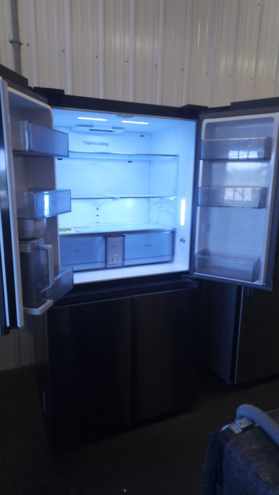 Samsung 23 cu. ft. Smart Counter Depth 4-Door Flex Refrigerator with AutoFill Water Pitcher and Dual Ice Maker, Black Stainless! (SEE DESCRIPTION & PHOTOS)

-Brand new, still have factory plastics