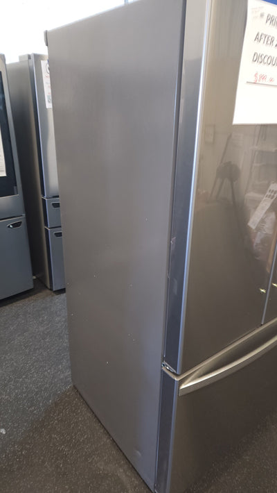 Kenmore 26.1 cu. ft. French Door Refrigerator with Ice Maker!

-Brand new - Scratch & Dent Fridge! - (Only scratch/dented on this fridge is on the bottom of the left side, photos shown!)
