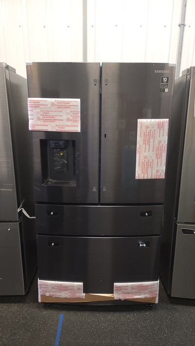 Samsung 28 cu. ft. 4-Door French Door Refrigerator with Food Showcase and External Water and Ice Dispenser!

-Brand new out of the box - Still covered in factory plastic for easy transport