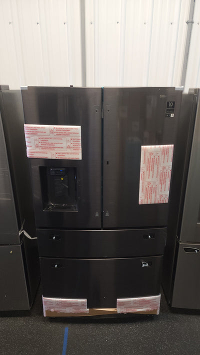 Samsung 28 cu. ft. 4-Door French Door Refrigerator with Food Showcase and External Water and Ice Dispenser!

-Brand new out of the box - Still covered in factory plastic for easy transport