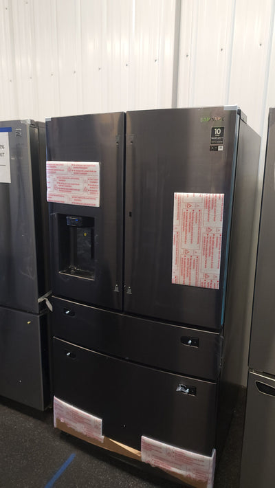 Samsung 28 cu. ft. 4-Door French Door Refrigerator with Food Showcase and External Water and Ice Dispenser!

-Brand new out of the box - Still covered in factory plastic for easy transport