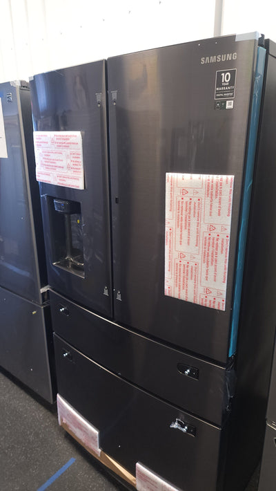 Samsung 28 cu. ft. 4-Door French Door Refrigerator with Food Showcase and External Water and Ice Dispenser!

-Brand new out of the box - Still covered in factory plastic for easy transport