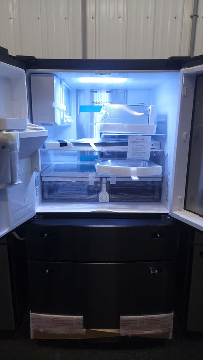 Samsung 28 cu. ft. 4-Door French Door Refrigerator with Food Showcase and External Water and Ice Dispenser!

-Brand new out of the box - Still covered in factory plastic for easy transport