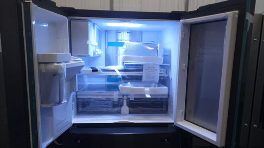 Samsung 28 cu. ft. 4-Door French Door Refrigerator with Food Showcase and External Water and Ice Dispenser!

-Brand new out of the box - Still covered in factory plastic for easy transport