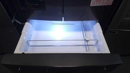 Samsung 28 cu. ft. 4-Door French Door Refrigerator with Food Showcase and External Water and Ice Dispenser!

-Brand new out of the box - Still covered in factory plastic for easy transport
