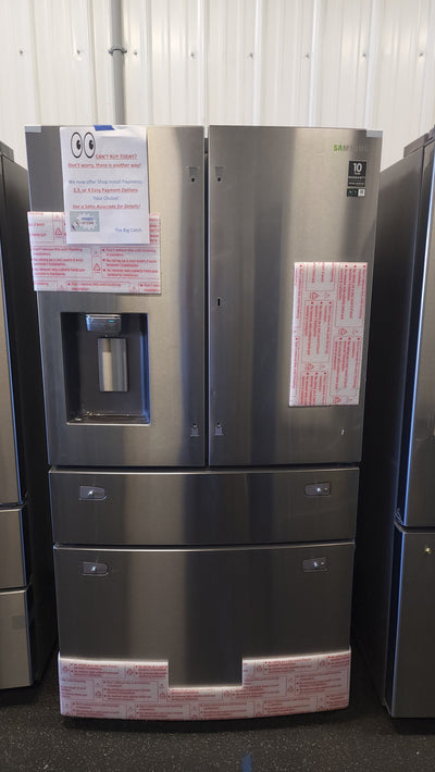 Samsung 28 cu. ft. 4-Door French Door Refrigerator with Food Showcase and External Water and Ice Dispenser!

-Brand new, covered in factory plastics - PLEASE NOTE: THERE IS A VERY SMALL FINGER SIZED INDENT ON THE FIRST DRAWER, PHOTOS SHOWN