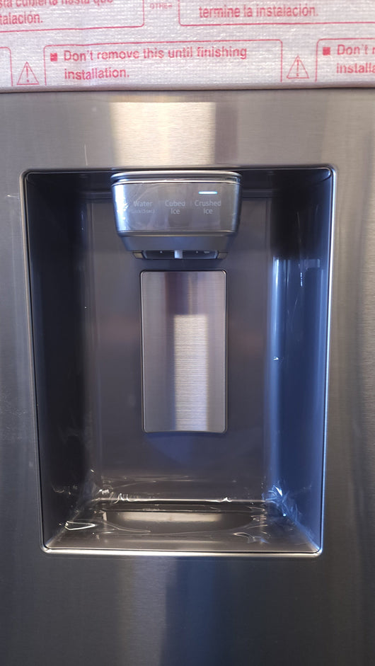 Samsung 28 cu. ft. 4-Door French Door Refrigerator with Food Showcase and External Water and Ice Dispenser!

-Brand new, covered in factory plastics - PLEASE NOTE: THERE IS A VERY SMALL FINGER SIZED INDENT ON THE FIRST DRAWER, PHOTOS SHOWN