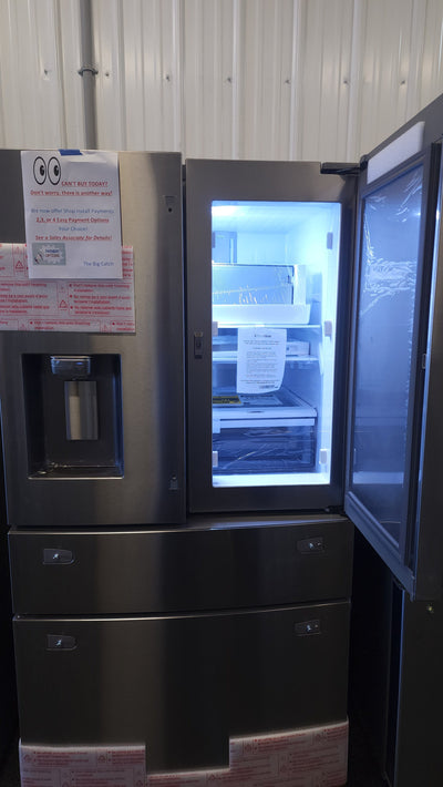 Samsung 28 cu. ft. 4-Door French Door Refrigerator with Food Showcase and External Water and Ice Dispenser!

-Brand new, covered in factory plastics - PLEASE NOTE: THERE IS A VERY SMALL FINGER SIZED INDENT ON THE FIRST DRAWER, PHOTOS SHOWN