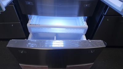Samsung 28 cu. ft. 4-Door French Door Refrigerator with Food Showcase and External Water and Ice Dispenser!

-Brand new, covered in factory plastics - PLEASE NOTE: THERE IS A VERY SMALL FINGER SIZED INDENT ON THE FIRST DRAWER, PHOTOS SHOWN