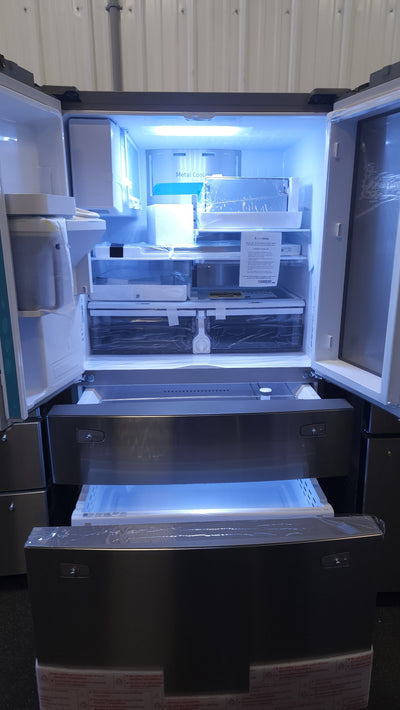 Samsung 28 cu. ft. 4-Door French Door Refrigerator with Food Showcase and External Water and Ice Dispenser!

-Brand new, covered in factory plastics - PLEASE NOTE: THERE IS A VERY SMALL FINGER SIZED INDENT ON THE FIRST DRAWER, PHOTOS SHOWN