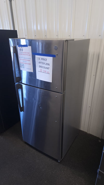 GE 18.3 cu. ft. Top-Freezer Refrigerator! (LIGHTLY USED)

-Lightly Used, very clean and works great (Does also gave a dent on the front face Door, photos shown)