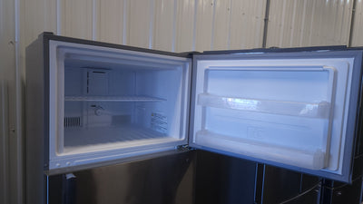 GE 18.3 cu. ft. Top-Freezer Refrigerator! (LIGHTLY USED)

-Lightly Used, very clean and works great (Does also gave a dent on the front face Door, photos shown)
