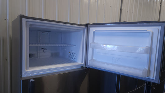 GE 18.3 cu. ft. Top-Freezer Refrigerator! (LIGHTLY USED)

-Lightly Used, very clean and works great (Does also gave a dent on the front face Door, photos shown)