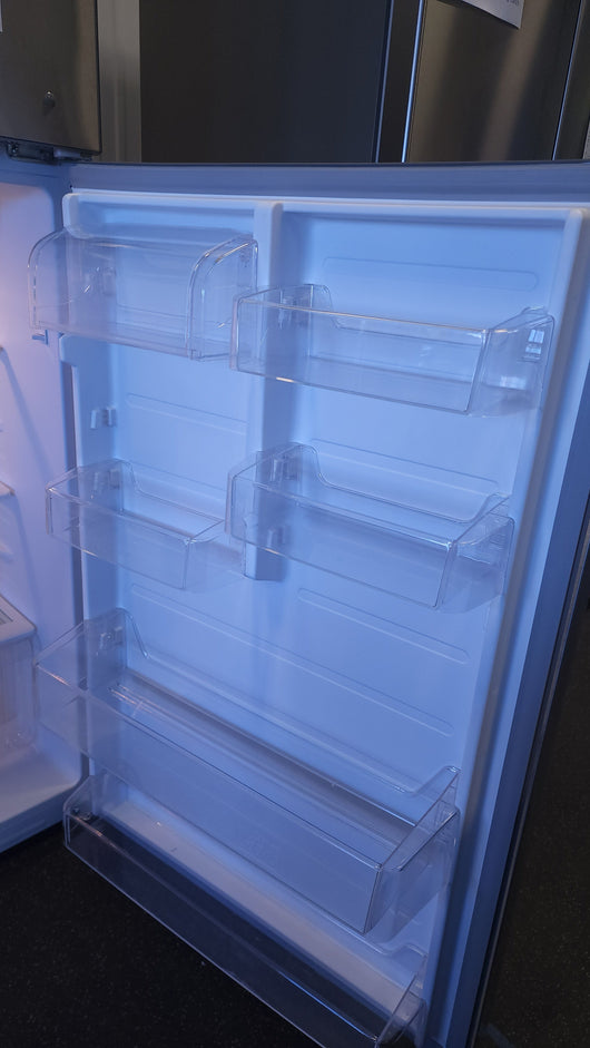 GE 18.3 cu. ft. Top-Freezer Refrigerator! (LIGHTLY USED)

-Lightly Used, very clean and works great (Does also gave a dent on the front face Door, photos shown)