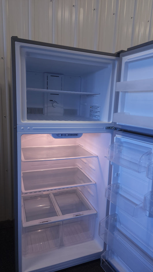 GE 18.3 cu. ft. Top-Freezer Refrigerator! (LIGHTLY USED)

-Lightly Used, very clean and works great (Does also gave a dent on the front face Door, photos shown)