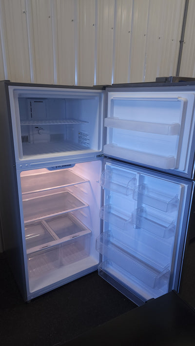 GE 18.3 cu. ft. Top-Freezer Refrigerator! (LIGHTLY USED)

-Lightly Used, very clean and works great (Does also gave a dent on the front face Door, photos shown)