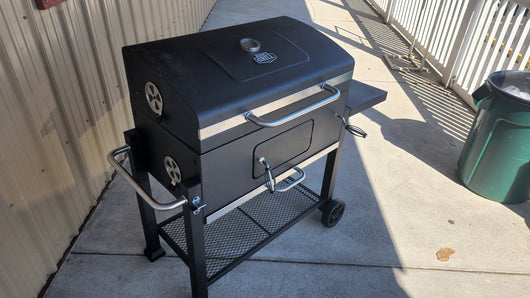 Expert Grill Heavy Duty 32 inch Charcoal Grill , Black!

-Brand new and assembled (Does have some light/small scratchs from shipping, photos shown)