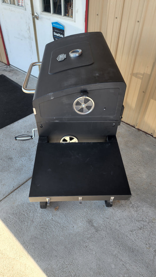 Expert Grill Heavy Duty 32 inch Charcoal Grill , Black!

-Brand new and assembled (Does have some light/small scratchs from shipping, photos shown)