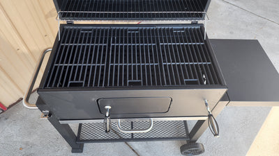 Expert Grill Heavy Duty 32 inch Charcoal Grill , Black!

-Brand new and assembled (Does have some light/small scratchs from shipping, photos shown)