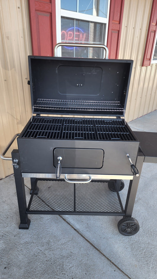 Expert Grill Heavy Duty 32 inch Charcoal Grill , Black!

-Brand new and assembled (Does have some light/small scratchs from shipping, photos shown)