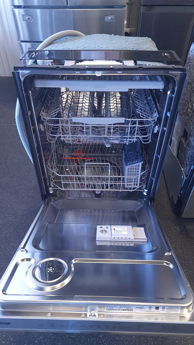 Samsung Top Control 48dBA Dishwasher with StormWash Cleaning and AutoRelease Door! (BRAND NEW - DENTED FRONT DOOR)

-New Never Used, but does have a dent on the front door from shipping, photos shown