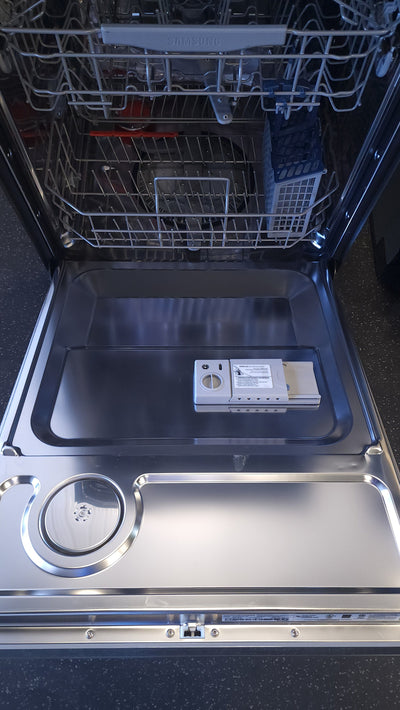 Samsung Top Control 48dBA Dishwasher with StormWash Cleaning and AutoRelease Door! (BRAND NEW - DENTED FRONT DOOR)

-New Never Used, but does have a dent on the front door from shipping, photos shown