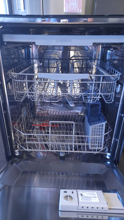 Samsung Top Control 48dBA Dishwasher with StormWash Cleaning and AutoRelease Door! (BRAND NEW - DENTED FRONT DOOR)

-New Never Used, but does have a dent on the front door from shipping, photos shown