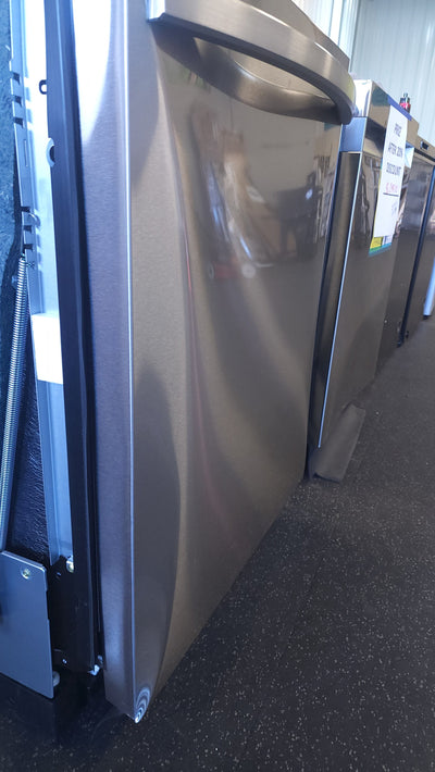 Samsung Top Control 48dBA Dishwasher with StormWash Cleaning and AutoRelease Door! (BRAND NEW - DENTED FRONT DOOR)

-New Never Used, but does have a dent on the front door from shipping, photos shown