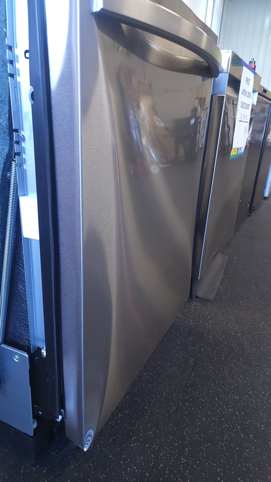 Samsung Top Control 48dBA Dishwasher with StormWash Cleaning and AutoRelease Door! (BRAND NEW - DENTED FRONT DOOR)

-New Never Used, but does have a dent on the front door from shipping, photos shown