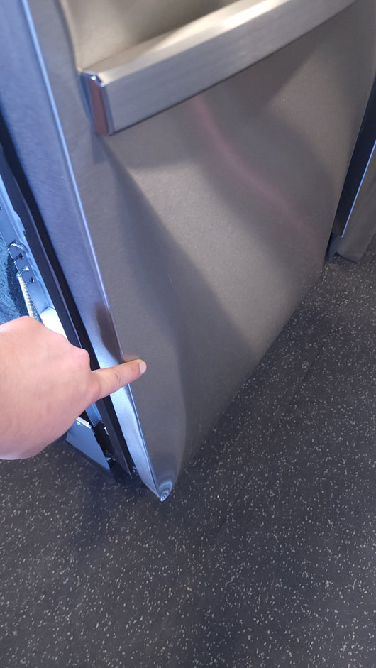 Samsung Top Control 48dBA Dishwasher with StormWash Cleaning and AutoRelease Door! (BRAND NEW - DENTED FRONT DOOR)

-New Never Used, but does have a dent on the front door from shipping, photos shown