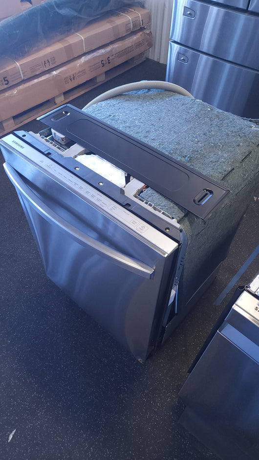 Samsung Top Control 48dBA Dishwasher with StormWash Cleaning and AutoRelease Door! (BRAND NEW - DENTED FRONT DOOR)

-New Never Used, but does have a dent on the front door from shipping, photos shown
