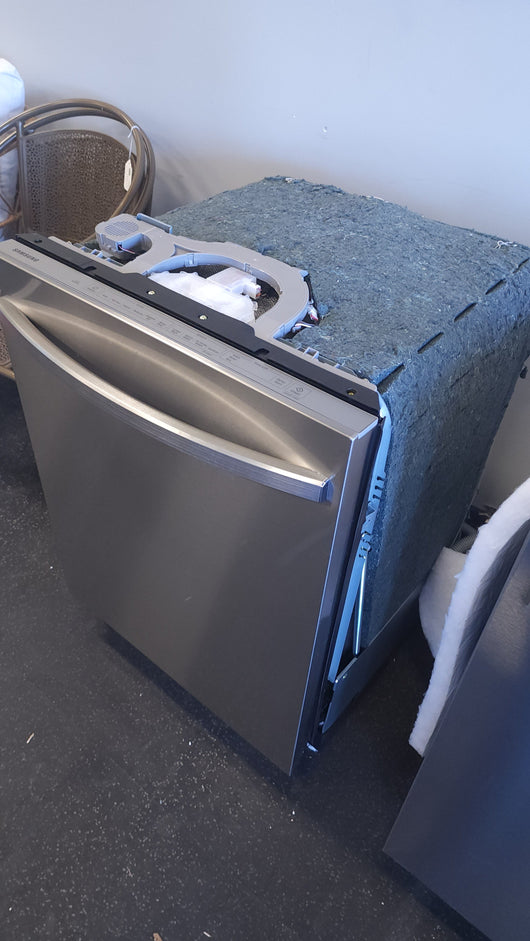 Samsung Top Control 48dBA Dishwasher with StormWash Cleaning and AutoRelease Door! (USED - VERY CLEAN)

-CLEARANCE ITEM!!!   -   AUTOMATICALLY 20% OFF AT CHECKOUT!!  -  (PRICE AFTER 20% = $199.00)