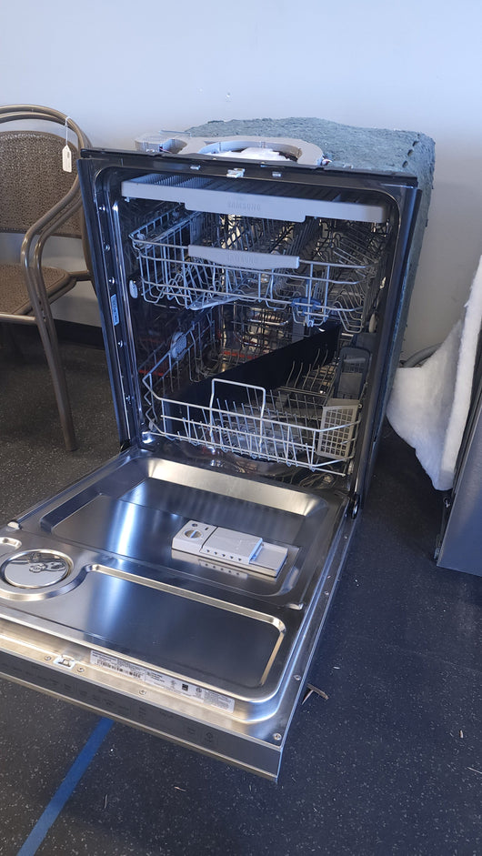 Samsung Top Control 48dBA Dishwasher with StormWash Cleaning and AutoRelease Door! (USED - VERY CLEAN)

-CLEARANCE ITEM!!!   -   AUTOMATICALLY 20% OFF AT CHECKOUT!!  -  (PRICE AFTER 20% = $199.00)