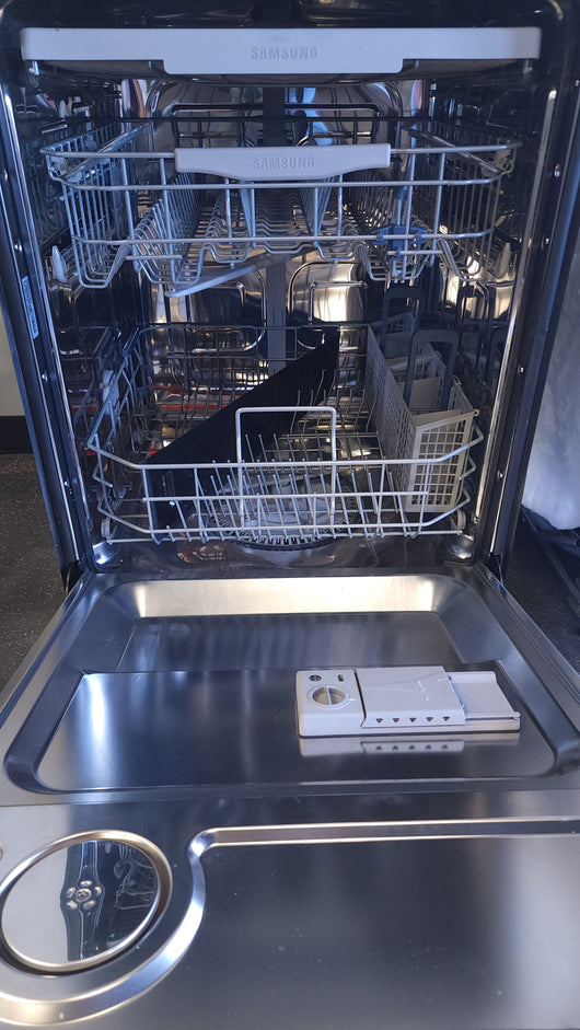 Samsung Top Control 48dBA Dishwasher with StormWash Cleaning and AutoRelease Door! (USED - VERY CLEAN)

-CLEARANCE ITEM!!!   -   AUTOMATICALLY 20% OFF AT CHECKOUT!!  -  (PRICE AFTER 20% = $199.00)