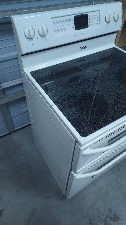 Maytag Gemini Glass Top Stove, White! (USED - VERY CLEAN)

-Was tested and works great,  does have a very small blemish on the left top edge, photos shown