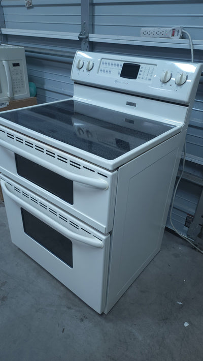 Maytag Gemini Glass Top Stove, White! (USED - VERY CLEAN)

-Was tested and works great,  does have a very small blemish on the left top edge, photos shown